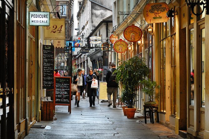 Saint-Germain The Original Chocolate Tasting Tour with Pastries and Macaron - Should you book this Saint-Germain chocolate tasting tour?
