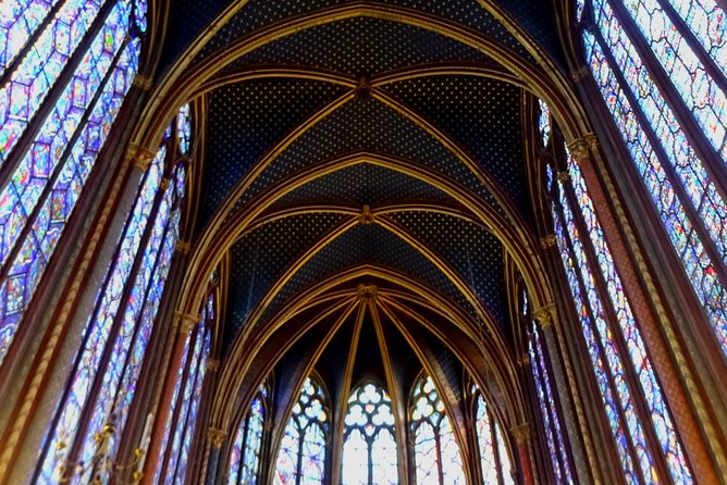 Sainte Chapelle 1h Guided Tour with entrance ticket - Eng / Esp - Louis IX and the relics: the story behind the windows