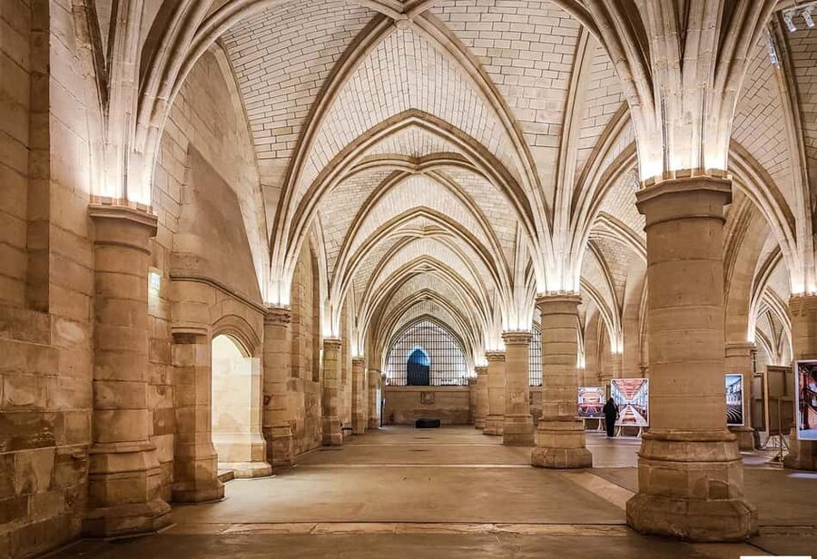 Sainte Chapelle & Conciergerie Private Guided Tour - Sainte-Chapelle’s Light: Why This Chapel Feels Like a Masterpiece