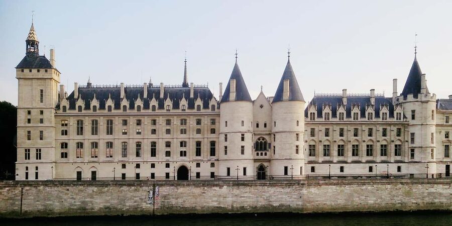 Sainte Chapelle & Conciergerie Private Guided Tour - Your First Stop: Arriving for Sainte-Chapelle’s Gothic World