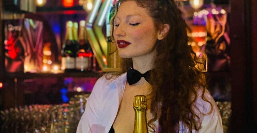 Secret Square Paris : Parisian Strip-Tease Cabaret Ticket - The main room show: how the center stage shapes your night
