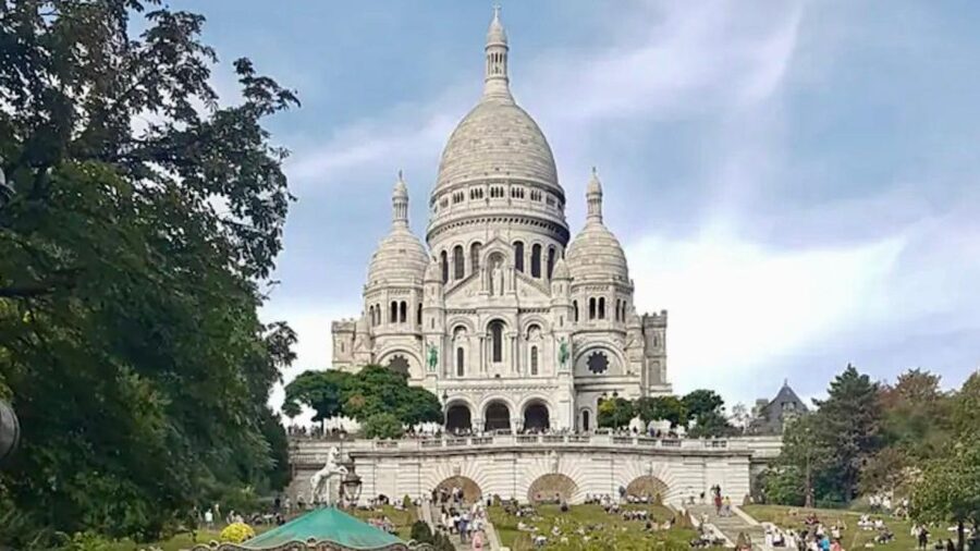 See 10+ Top Paris Sights - Fun Local Guide - Montmartre photo circuit: Place du Tertre and the painter connection