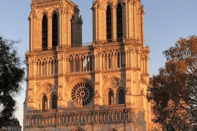 See 15 plus Paris Sights Tour and Fun Perfume Experience - Pont Neuf and Hotel de Ville: Old Bridge, Clever Wordplay, and Mercantile Origins