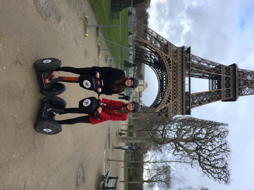 Segway private tour Lights of Paris - Champ de Mars and École Militaire: setting up the Eiffel Tower sparkle