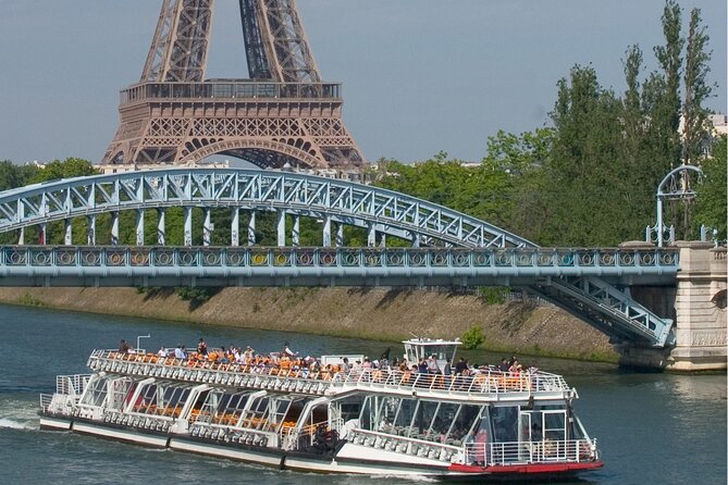 Seine River Cruise flexible ticket with Audio in Paris - 1 Hour - A one-hour break on the Seine, with day or night options