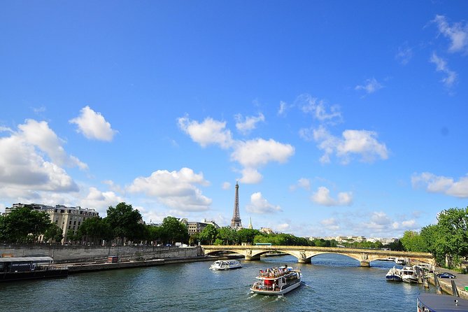 Seine River Cruise & French Crepe Tasting by the Eiffel Tower - The 1-hour Seine cruise: views plus 14-language audio
