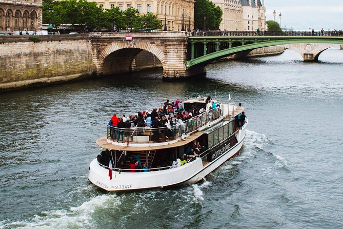 Seine River Cruise with Commentary 1 Hour - Seating Strategy: Upper Deck Photos vs. Easy Listening