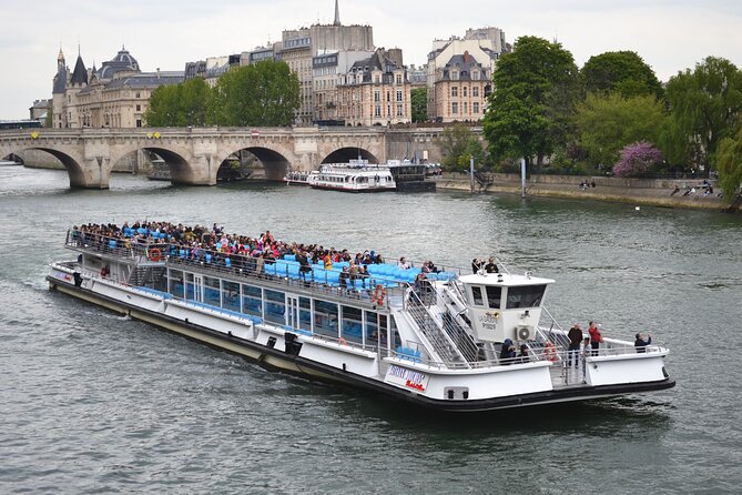 Seine River Cruise with Commentary 1 Hour - Timing Tips: When to Cruise for Daylight or Eiffel Tower Lighting