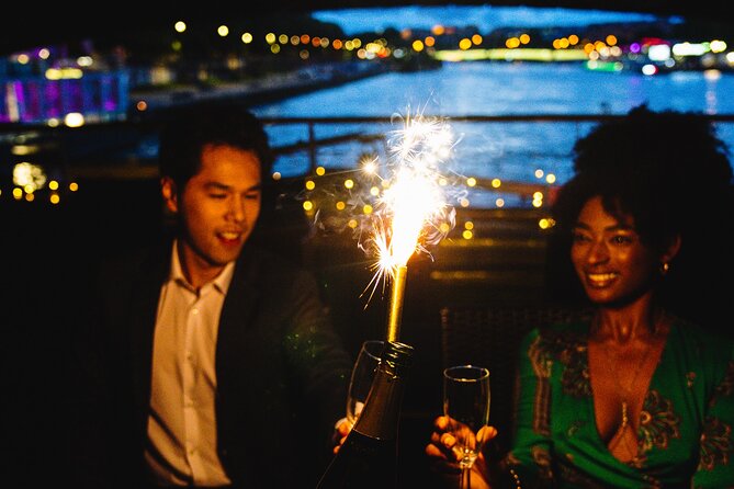 Seine River Dinner Cruise with Live Singer by VIP Yacht de Paris - Service quality: attentive when it clicks, uneven when it doesn’t