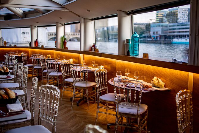 Seine River Dinner Cruise with Rooftop and Live Singer - Rooftop and live singer: the “why this feels romantic” part