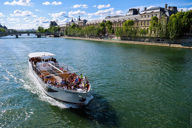 Seine River Direct Access Guided Cruise - Weather and seating: how to stay comfortable during your one-hour show