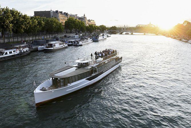 Seine River Guided Cruise by Vedettes de Paris - A modern Seine cruise on a 100% electric boat