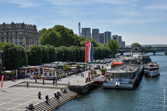 Seine River Guided Cruise by Vedettes de Paris - Live guide + phone commentary: how you’ll actually hear the story