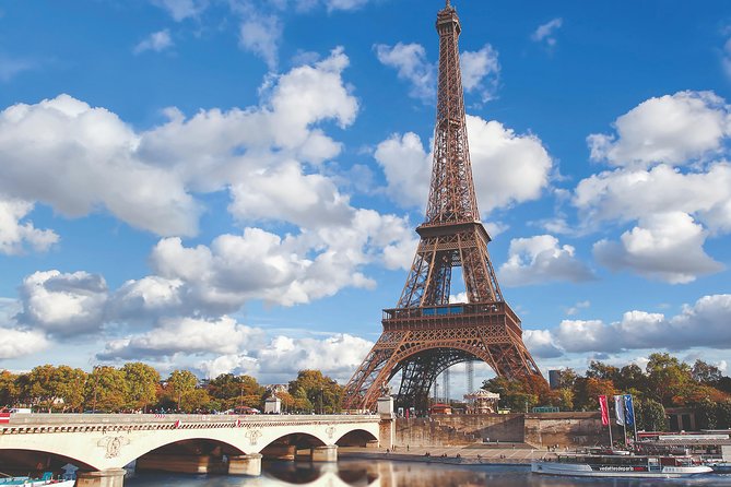 Seine River Guided Cruise Champagne Option by Vedettes de Paris - Champagne onboard: how it’s served and how to avoid disappointment