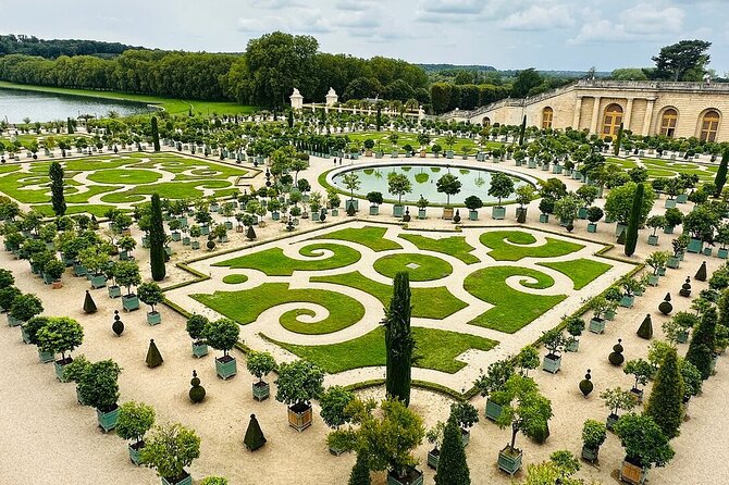 Self-Guided Tour to the Versailles with Timed Entry Ticket - The audio guide: 30 minutes, 4 languages, and your own headphones