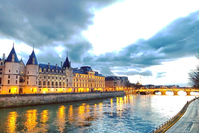 Semi-Private French Revolution and Conciergerie tour - Finishing near the Conciergerie: tying the theme together