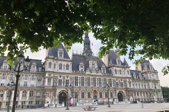 Semi-Private French Revolution and Conciergerie tour - Hotel de Ville: government power and French history displays
