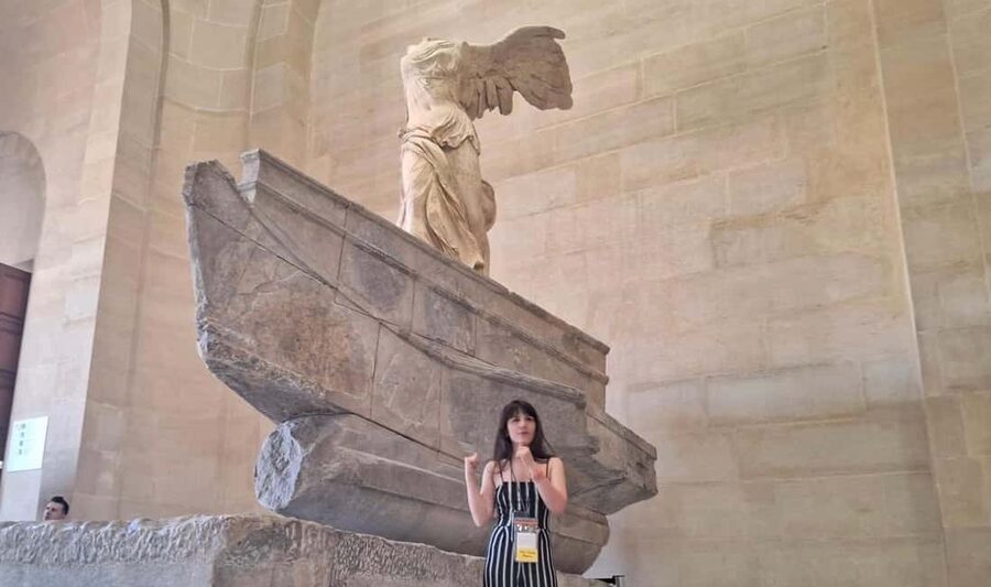 Skip-the-Line Louvre Museum Tour with Artist - Why an artist-guide changes the Louvre (Da Vinci techniques, explained simply)