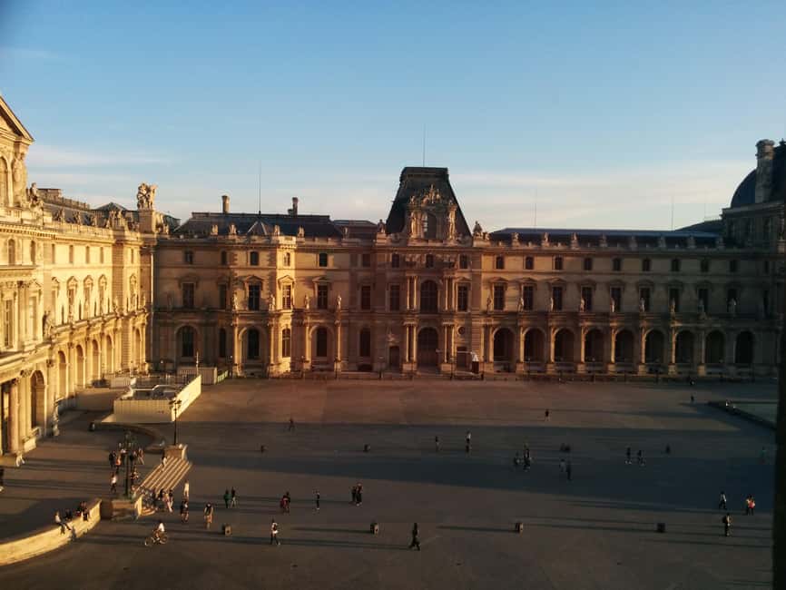 Skip-the-Line Louvre Museum Tour with Artist - Languages and group style: who this tour fits best