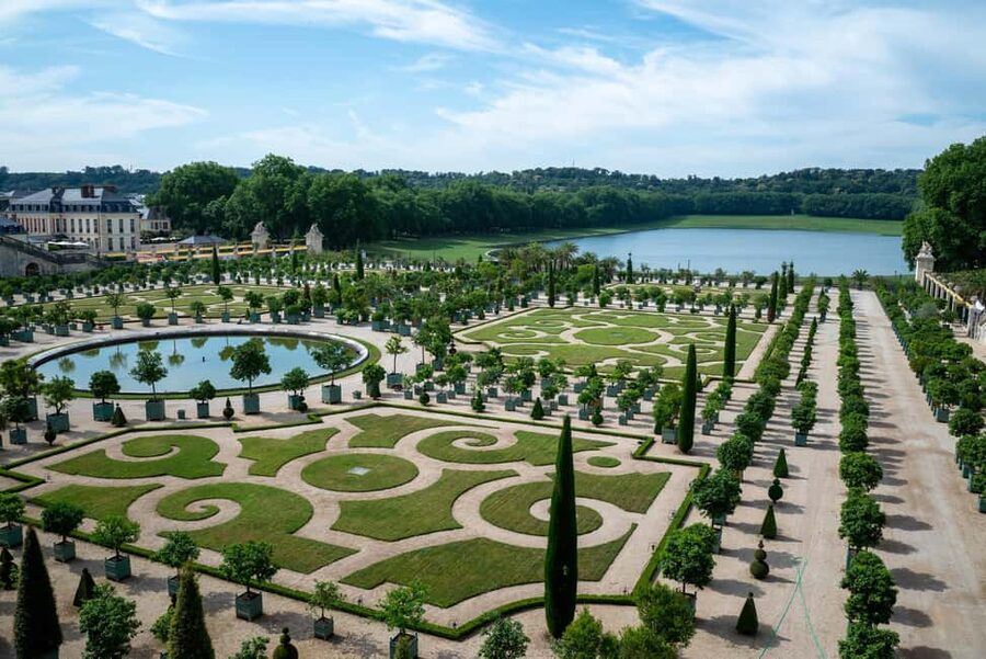Skip-the-Line Versailles Palace & Garden Tour with Transport - Meeting point rules and what to bring for smooth entry