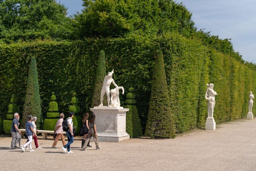 Skip-the-Line Versailles Palace Tour by Train from Paris - The guided palace tour: Hall of Mirrors plus rooms that explain power