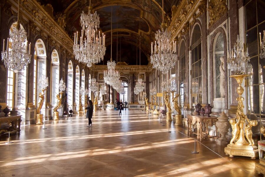 Skip-the-Line Versailles Palace Tour by Train from Paris - Headsets, pacing, and comfort in a crowded palace