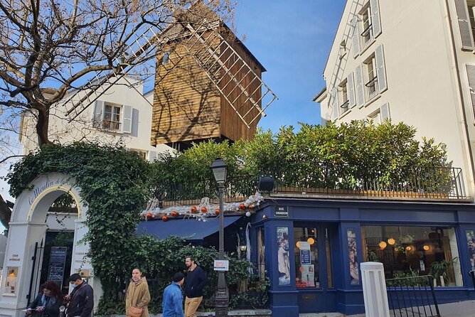 Small group visit to the Montmartre district in Italian - A small-group Montmartre walk that skips the usual shortcuts