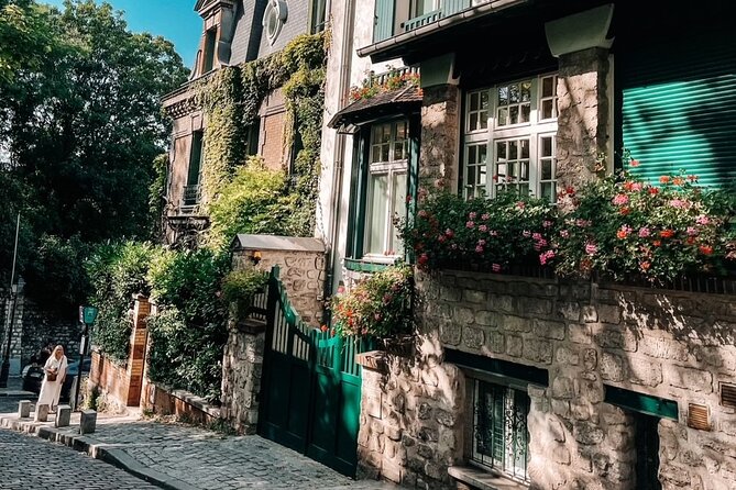 Small Group Walking Tour of Montmartre -10 people max - Le Mur des Je t’aime: a small stop with big meaning