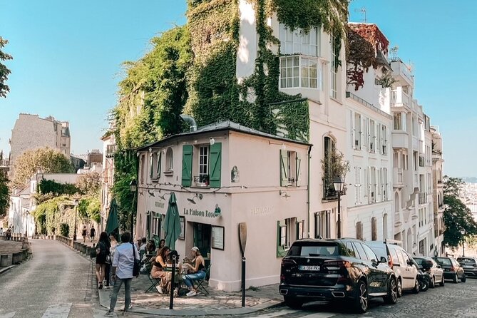 Small Group Walking Tour of Montmartre -10 people max - Le Bateau-Lavoir: art history you can walk past