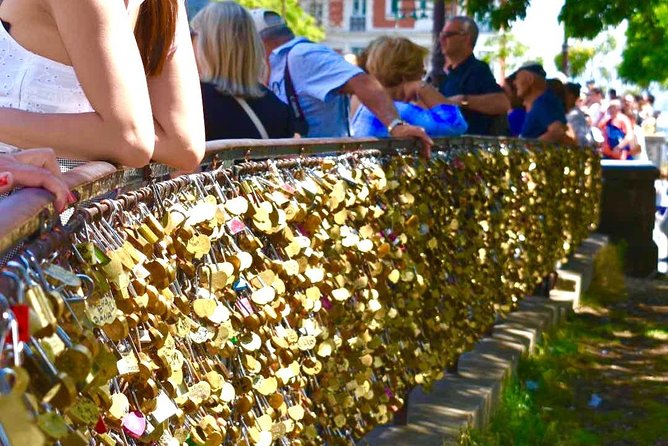 Soul of the City: Montmartre Private Tour - The Wall of Love, La Maison Rose, and Clos Montmartre