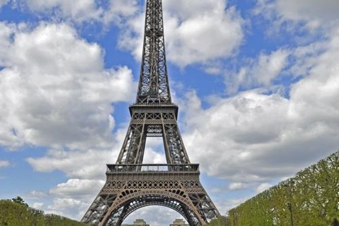 SUV Private Transfer: Charles de Gaulle Airport (CDG) to Paris - The ride experience: SUV-style comfort that actually helps