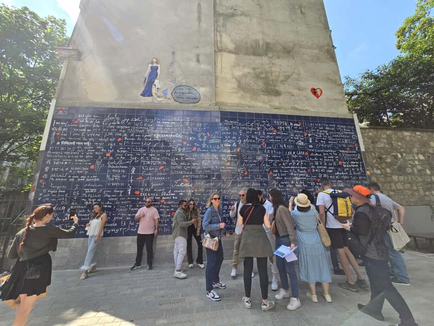 The historic district of Montmartre - Meeting at Blanche: where your tour gets its momentum