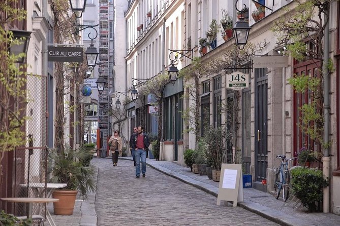 The Local Paris Experience: an off-the-beaten-track adventure! - Bassin de la Villette: playing bocce or table tennis by the canal