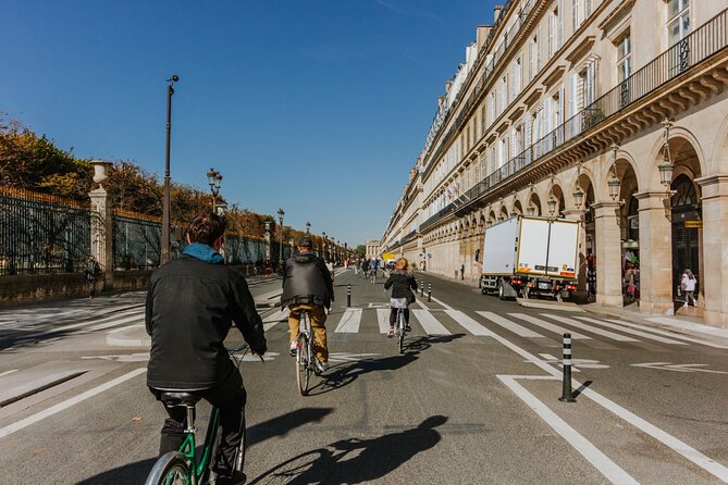 The Paris Monuments Tour - Palais de Justice and the island core: courts, history, and a quick reset