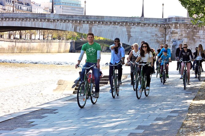 The Paris Monuments Tour - Pont des Arts: a bridge break over the Seine