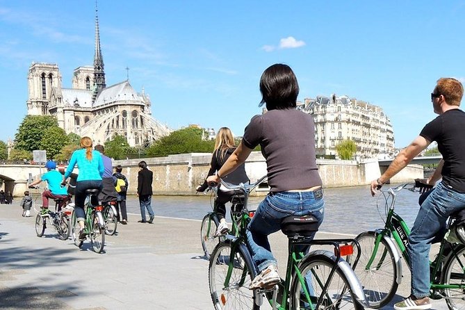 The Paris Monuments Tour - The Louvre without the overwhelm: courtyards and the Pyramid du Louvre