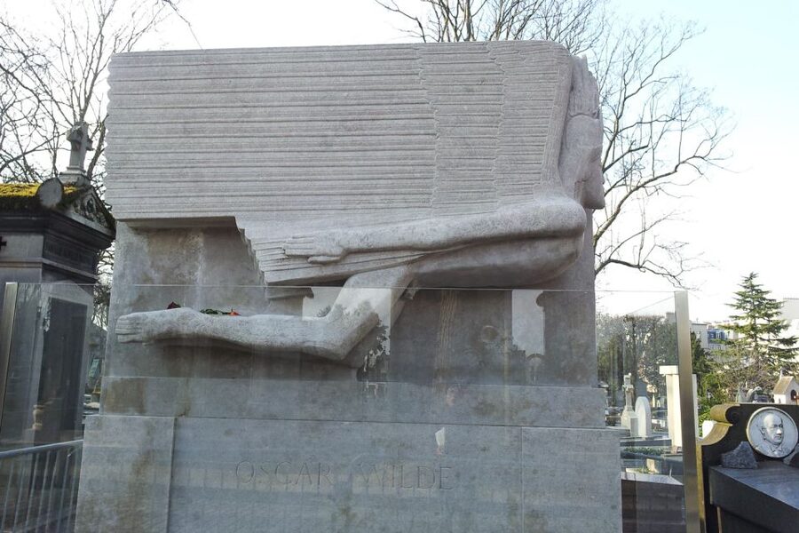 The Père Lachaise Cemetery: Guided 2-Hour Small-Group Tour - Key Things You’ll Notice on This Walk