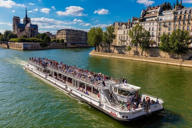 The Seine River Cruise - Why the Seine is the easiest way to see Paris fast