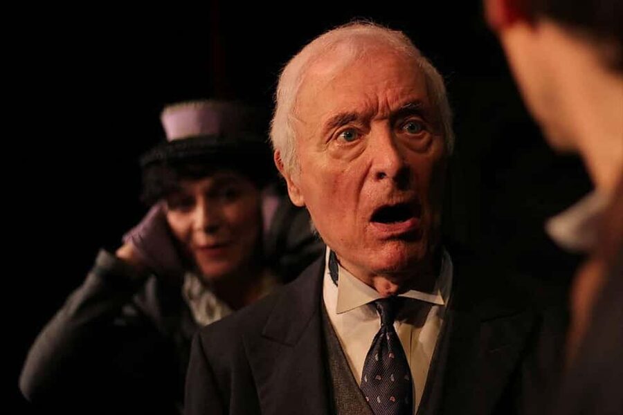 Theatre in Paris: The Bald Soprano (La cantatrice chauve) - Who should book this (and who might want a different plan)