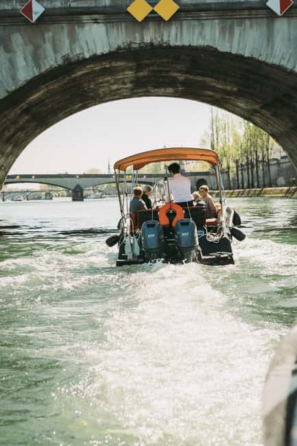 Top Private Cruises in Paris with Champagne + more surprises - How you get photos without turning the cruise into a selfie chore