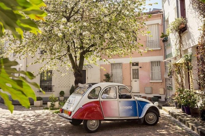 Tour in a vintage car with a Parisian - The route: Place des Vosges, Arènes de Lutèce, and the quieter Paris in between