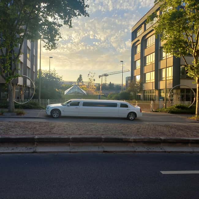 Tour of Paris by limousine by day or night. - Key highlights before you go