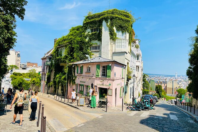 Unique Montmartre photo tour with VOGUE photographer - How the Private Shoot Works (and Why Karol Wójcik Matters)