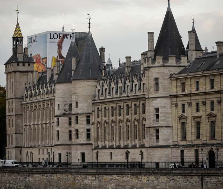 Unknown Paris: Walking Tour with an Expert Guide - Lunch Break and a Reset: How the Tour Keeps It Human