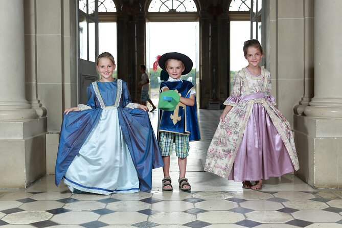 Vaux-le-Vicomte Castle Day Trip with Chateaubus Shuttle - Small group size: quieter than the big bus vibe