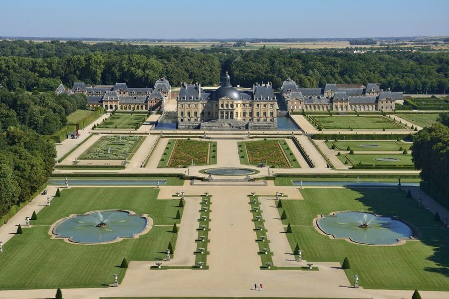 Vaux le Vicomte Chateau Entry Ticket and Chateaubus Transfer - The 5-Hour Flow: Train to Melun, Shuttle to the Château, Back Again