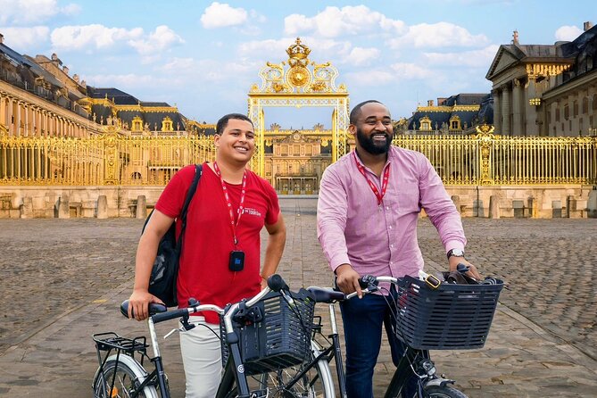 Versailles Bike Tour from Paris w. Gardens & Entry Tickets - The market and picnic stop along the Grand Canal