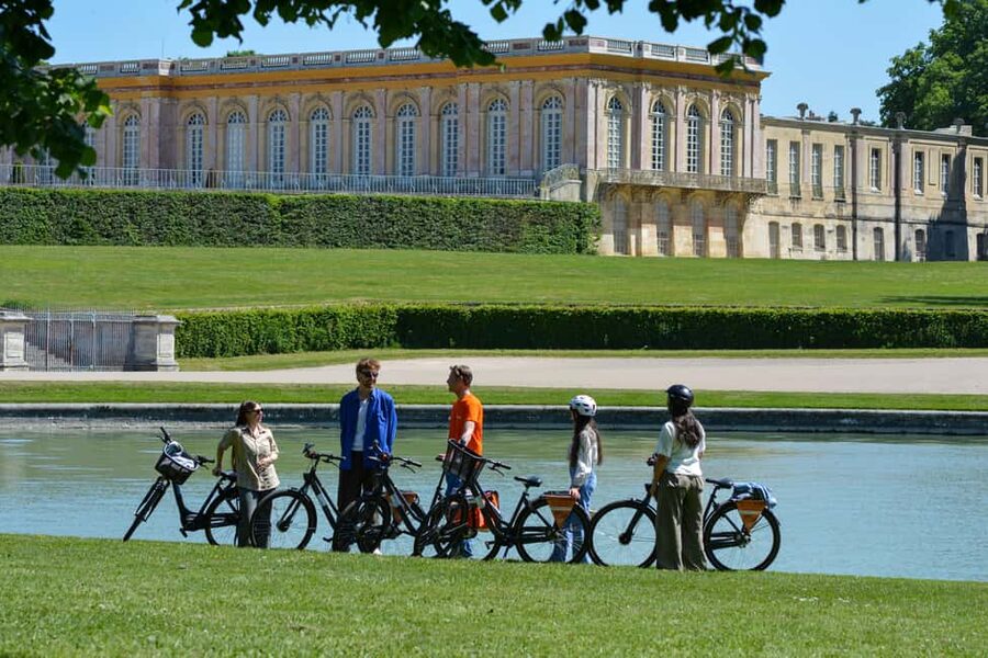Versailles: Bike Tour on a premium Dutch bike - The Big Story Behind the Estate: From Hunting Lodge to Revolution