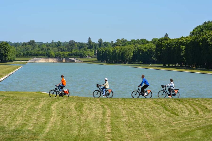 Versailles: Bike Tour on a premium Dutch bike - Meeting at 31 Rue de lOrangerie: Getting Started Without Headaches