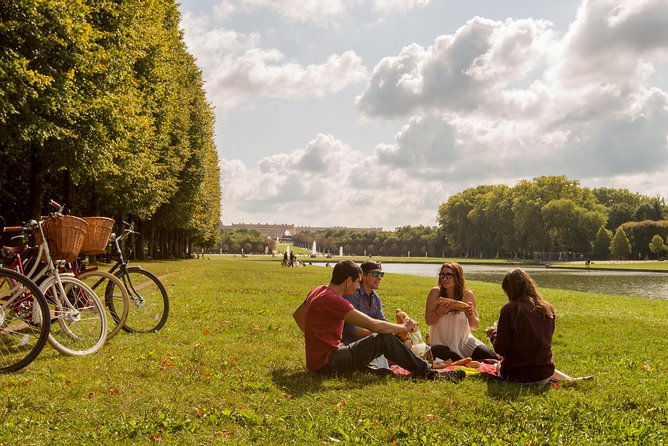 Versailles Bike Tour with Market, Gardens & Guided Palace Tour - Bikes, comfort, and what easy riding really means